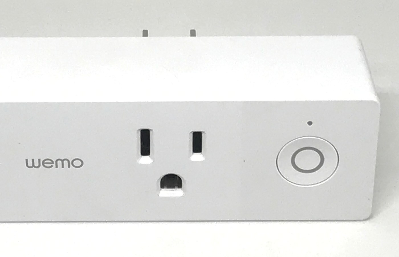 Real photo of wemo mini smart plug side photo for Best smart plugs for lamps, heaters and home offices