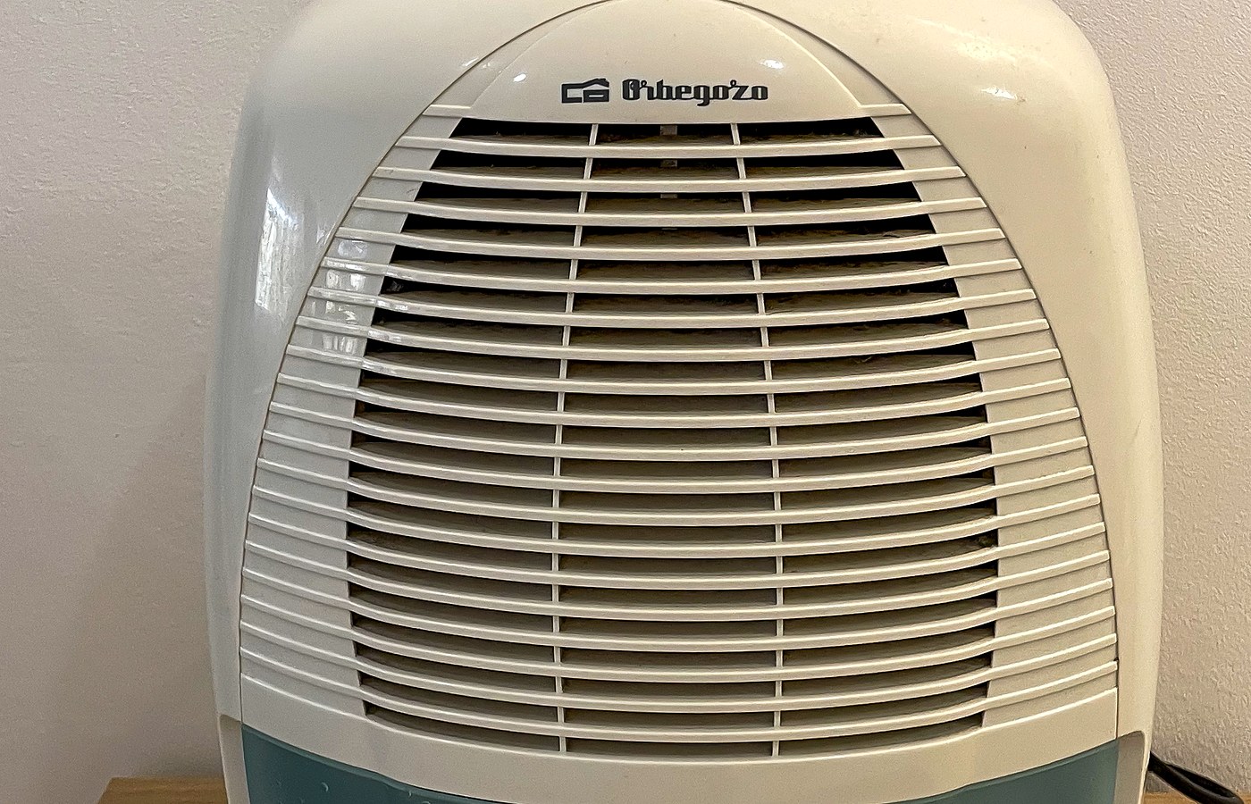 Real photo of air dehumidifier photo for Dehumidifier size guide for flats and small houses