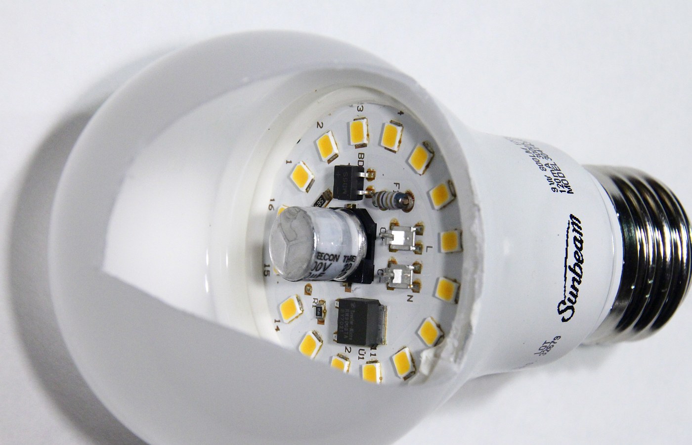 Real photo of led e27 light bulb for LED bulb buying guide for rooms that need better light