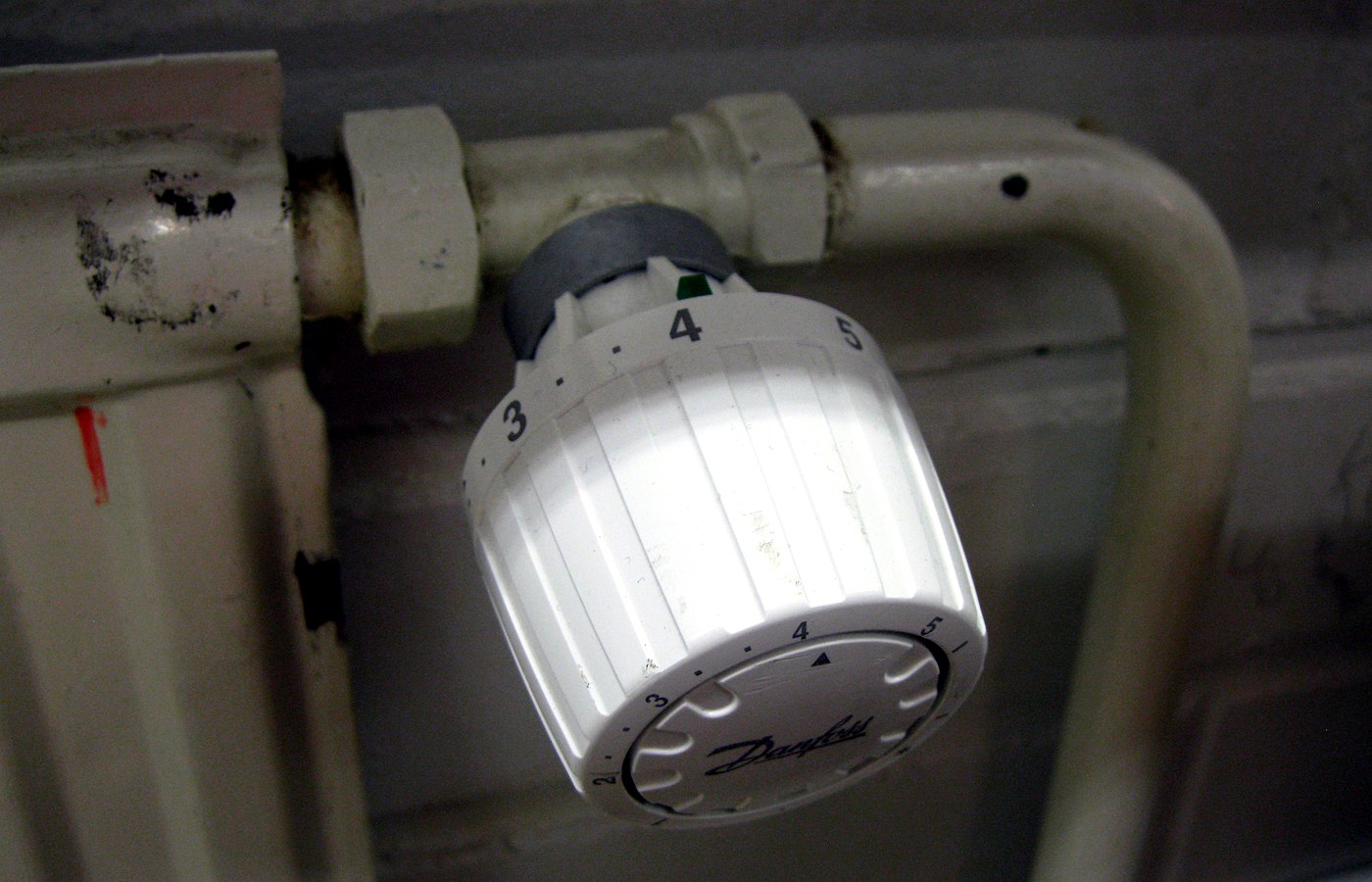 Real photo of danfoss thermostatic radiator valve for Thermostatic radiator valves explained